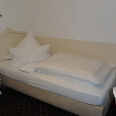 Einhorn Hotel